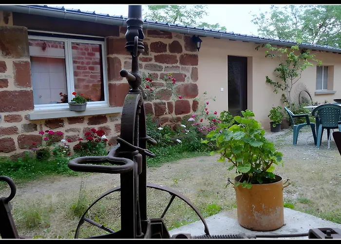 Domaine De Jouani La Charrue Tatil Evi Villecomtal